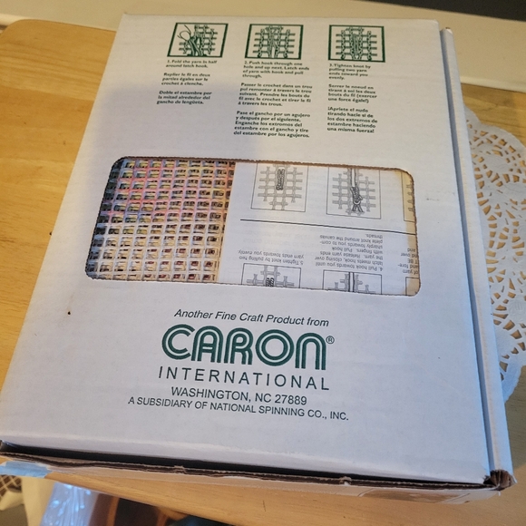 Latch Hook Kit Wonderart # 4295 "Labs" - Picture 8 of 8